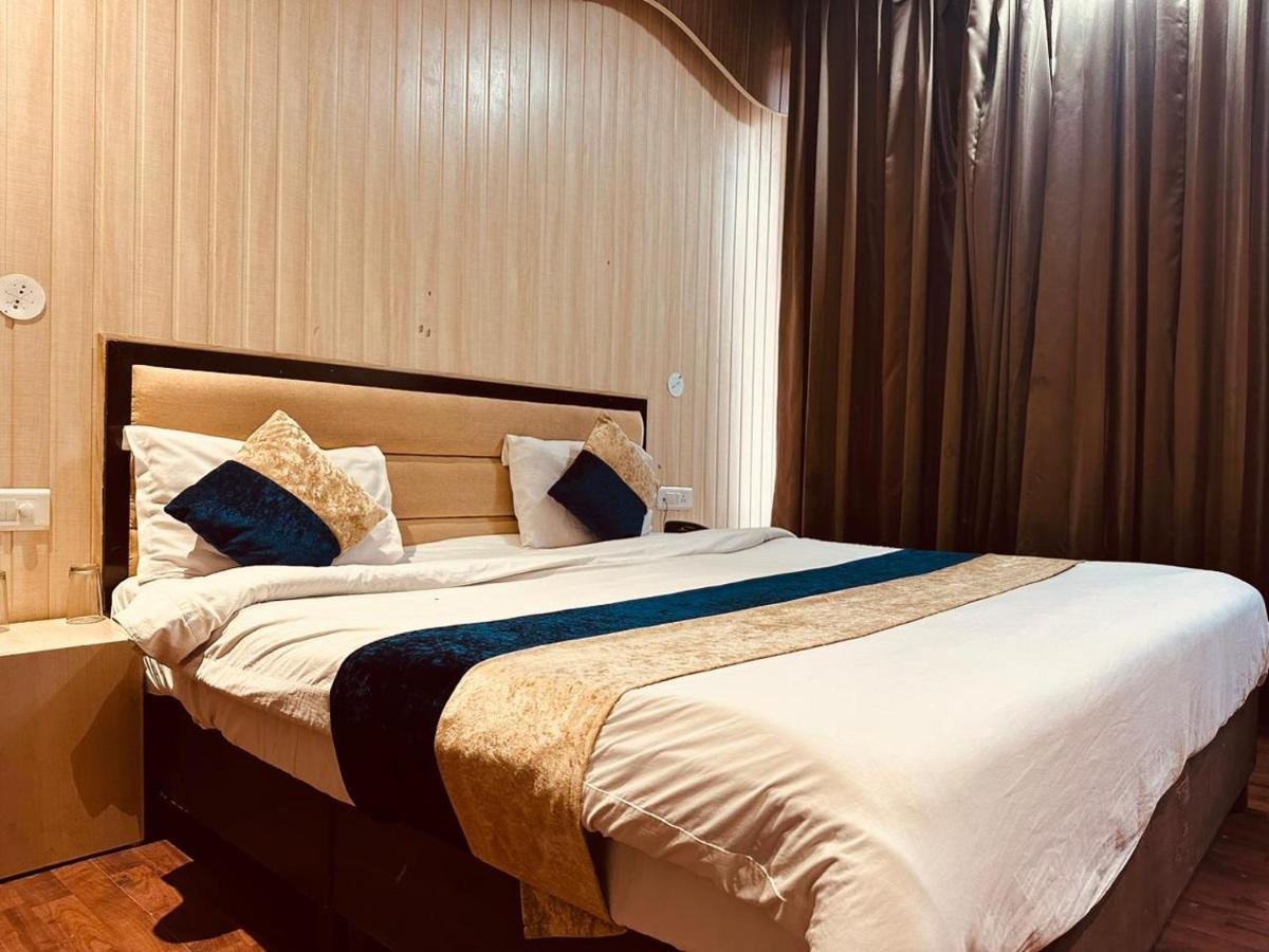 The Royal Majestic Mountain View Hotell Manāli Eksteriør bilde